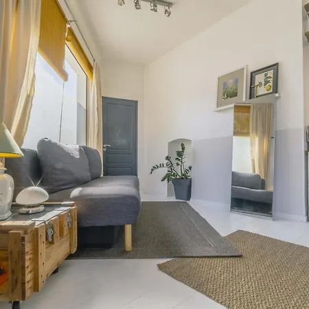 Appartement Lumineux Et Calme Proche Commerces Apartament *